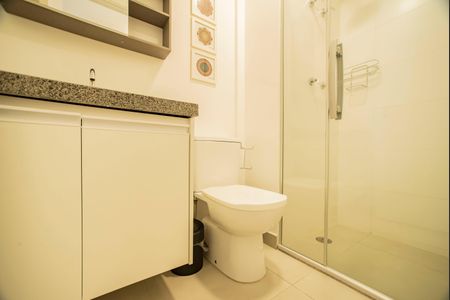 Banheiro de kitnet/studio para alugar com 1 quarto, 18m² em Vila Clementino, São Paulo