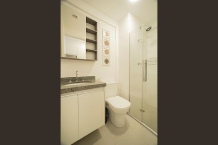 Banheiro de kitnet/studio para alugar com 1 quarto, 18m² em Vila Clementino, São Paulo