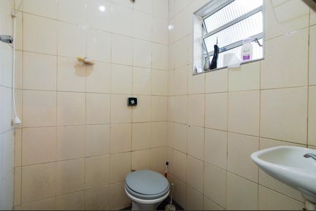 Casa para alugar com 208m², 2 quartos e 1 vagaÁrea de Serviço - Banheiro