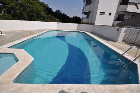 Apartamento à venda com 230m², 4 quartos e 4 vagasÁrea comum - Piscina