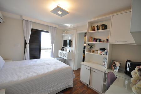 Apartamento à venda com 230m², 4 quartos e 4 vagasSuíte 2