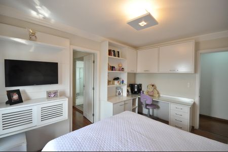 Apartamento à venda com 230m², 4 quartos e 4 vagasSuíte 2