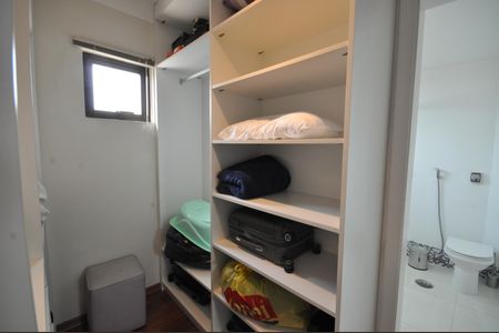 Apartamento à venda com 230m², 4 quartos e 4 vagasCloset da Suíte 2