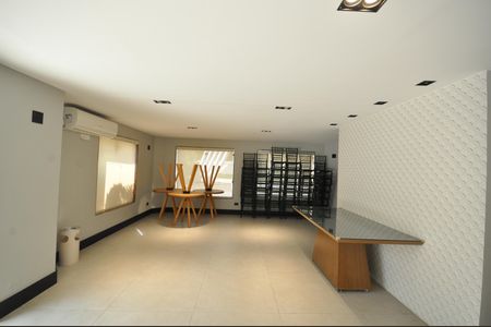 Apartamento à venda com 230m², 4 quartos e 4 vagasÁrea comum - Salão de festas