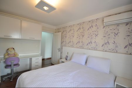 Apartamento à venda com 230m², 4 quartos e 4 vagasSuíte 2