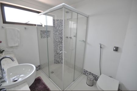 Apartamento à venda com 230m², 4 quartos e 4 vagasBanheiro da Closet da Suíte 2