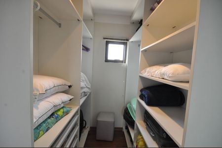 Apartamento à venda com 230m², 4 quartos e 4 vagasCloset da Suíte 2