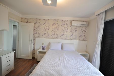 Apartamento à venda com 230m², 4 quartos e 4 vagasSuíte 2
