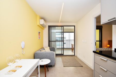 entrada de kitnet/studio para alugar com 1 quarto, 37m² em Pompeia, São Paulo