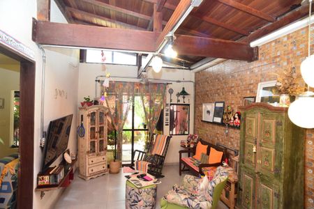 Casa à venda com 96m², 2 quartos e sem vaga Casa à venda com 96m², 2 quartos e sem vagaSala de TV