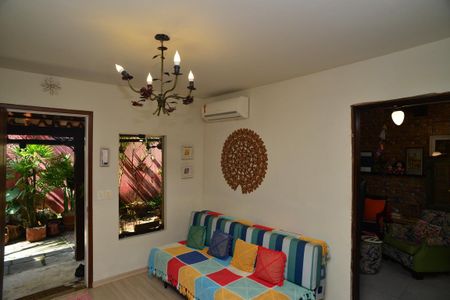 Casa à venda com 96m², 2 quartos e sem vaga Casa à venda com 96m², 2 quartos e sem vagaSala