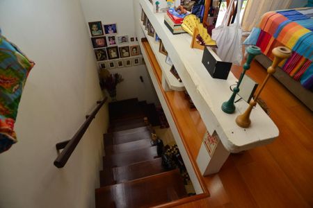 Casa à venda com 96m², 2 quartos e sem vaga Casa à venda com 96m², 2 quartos e sem vagaEscada Segundo Piso