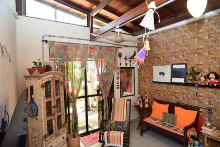Casa à venda com 96m², 2 quartos e sem vaga Casa à venda com 96m², 2 quartos e sem vagaSala de TV