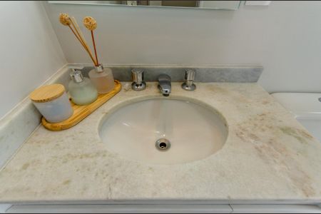 Apartamento à venda com 65m², 2 quartos e 2 vagasSuíte  - Banheiro