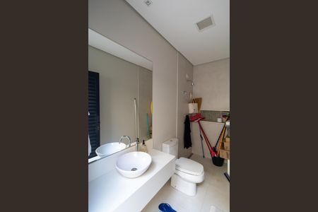 Casa de condomínio à venda com 280m², 4 quartos e 4 vagasBanheiro externo