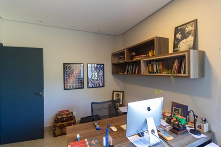 Casa de condomínio à venda com 280m², 4 quartos e 4 vagasEscritório