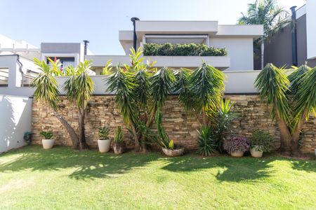 Casa de condomínio à venda com 280m², 4 quartos e 4 vagasQuintal