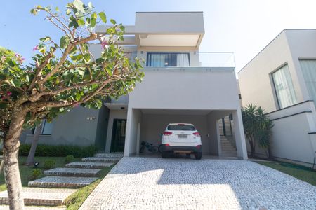 Casa de condomínio à venda com 280m², 4 quartos e 4 vagasFachada