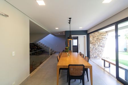 Casa de condomínio à venda com 280m², 4 quartos e 4 vagasSalas