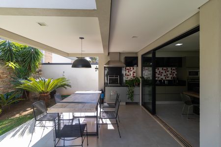Casa de condomínio à venda com 280m², 4 quartos e 4 vagasChurrasqueira