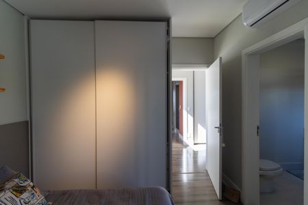 Casa de condomínio à venda com 280m², 4 quartos e 4 vagasSuite 04