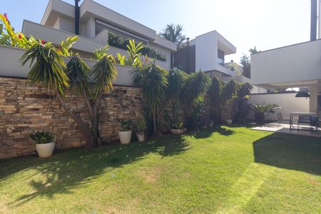 Casa de condomínio à venda com 280m², 4 quartos e 4 vagasQuintal