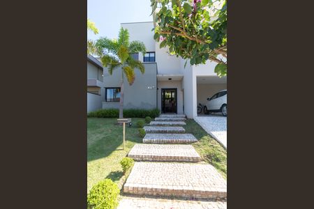 Casa de condomínio à venda com 280m², 4 quartos e 4 vagasFachada