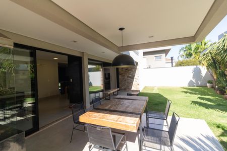 Casa de condomínio à venda com 280m², 4 quartos e 4 vagasChurrasqueira