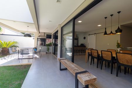 Casa de condomínio à venda com 280m², 4 quartos e 4 vagasChurrasqueira