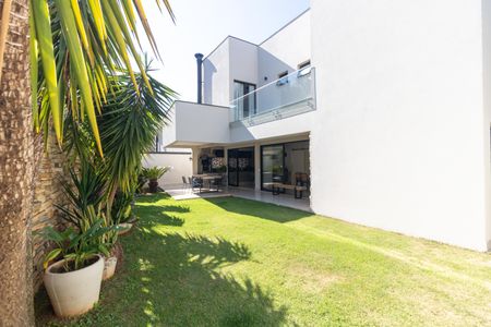Casa de condomínio à venda com 280m², 4 quartos e 4 vagasQuintal