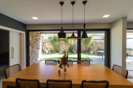 Casa de condomínio à venda com 280m², 4 quartos e 4 vagasSalas