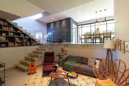 Casa de condomínio à venda com 280m², 4 quartos e 4 vagasSalas