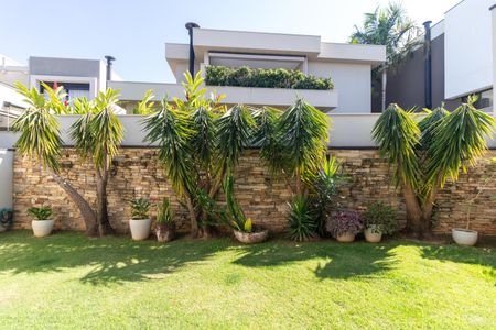 Casa de condomínio à venda com 280m², 4 quartos e 4 vagasQuintal