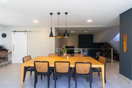 Casa de condomínio à venda com 280m², 4 quartos e 4 vagasSalas