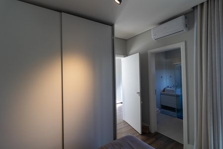 Casa de condomínio à venda com 280m², 4 quartos e 4 vagasSuite 04