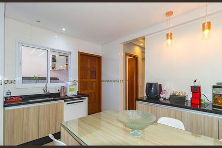 Casa à venda com 140m², 3 quartos e 2 vagas Casa à venda com 140m², 3 quartos e 2 vagasCozinha