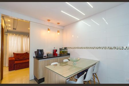 Casa à venda com 140m², 3 quartos e 2 vagas Casa à venda com 140m², 3 quartos e 2 vagasCozinha