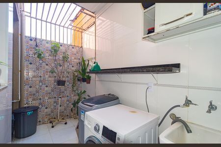Casa à venda com 140m², 3 quartos e 2 vagas Casa à venda com 140m², 3 quartos e 2 vagasÁrea de Serviço