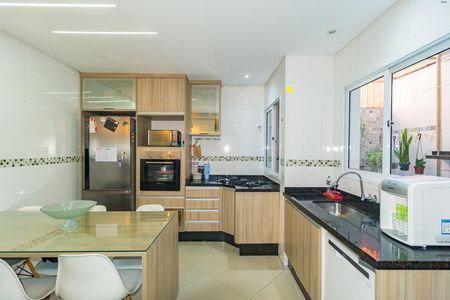 Casa à venda com 140m², 3 quartos e 2 vagas Casa à venda com 140m², 3 quartos e 2 vagasCozinha