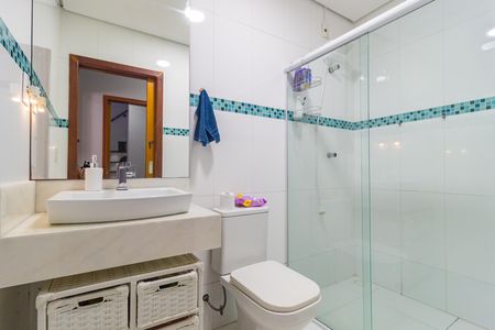 Casa à venda com 140m², 3 quartos e 2 vagas Casa à venda com 140m², 3 quartos e 2 vagasBanheiro - Social