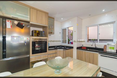 Casa à venda com 140m², 3 quartos e 2 vagas Casa à venda com 140m², 3 quartos e 2 vagasCozinha