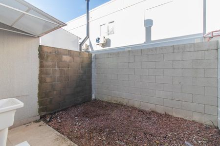 Casa de condomínio à venda com 88m², 2 quartos e 1 vaga Casa de condomínio à venda com 88m², 2 quartos e 1 vagaQuintal