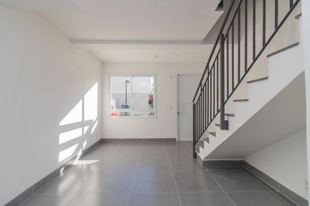 Sala de casa de condomínio à venda com 2 quartos, 88m² em Campo Novo, Porto Alegre