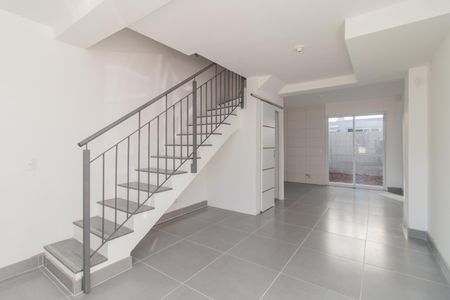 Sala de casa de condomínio à venda com 2 quartos, 88m² em Campo Novo, Porto Alegre