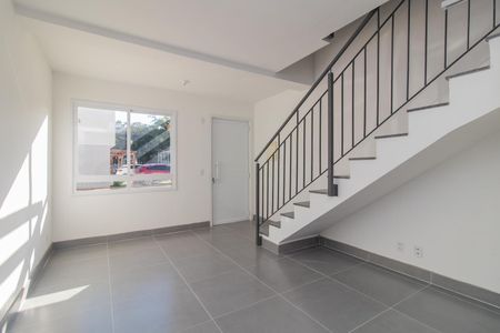 Sala de casa de condomínio à venda com 2 quartos, 88m² em Campo Novo, Porto Alegre