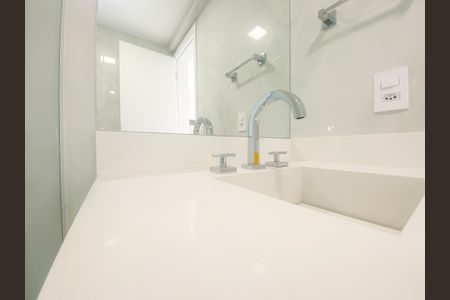 Apartamento para alugar com 60m², 2 quartos e 2 vagas Apartamento para alugar com 60m², 2 quartos e 2 vagasBanheiro