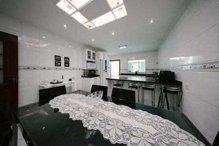 Casa à venda com 115m², 3 quartos e 2 vagas Casa à venda com 115m², 3 quartos e 2 vagasCozinha
