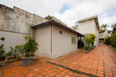 Casa para alugar com 360m², 3 quartos e 6 vagasQuintal