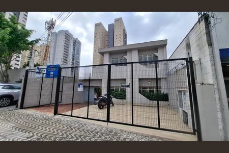 Casa para alugar com 360m², 3 quartos e 6 vagasFachada