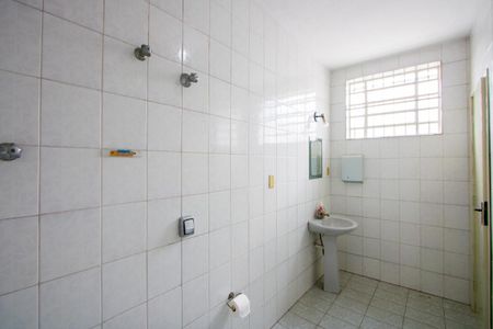 Casa para alugar com 360m², 3 quartos e 6 vagasBanheiro do quarto 1